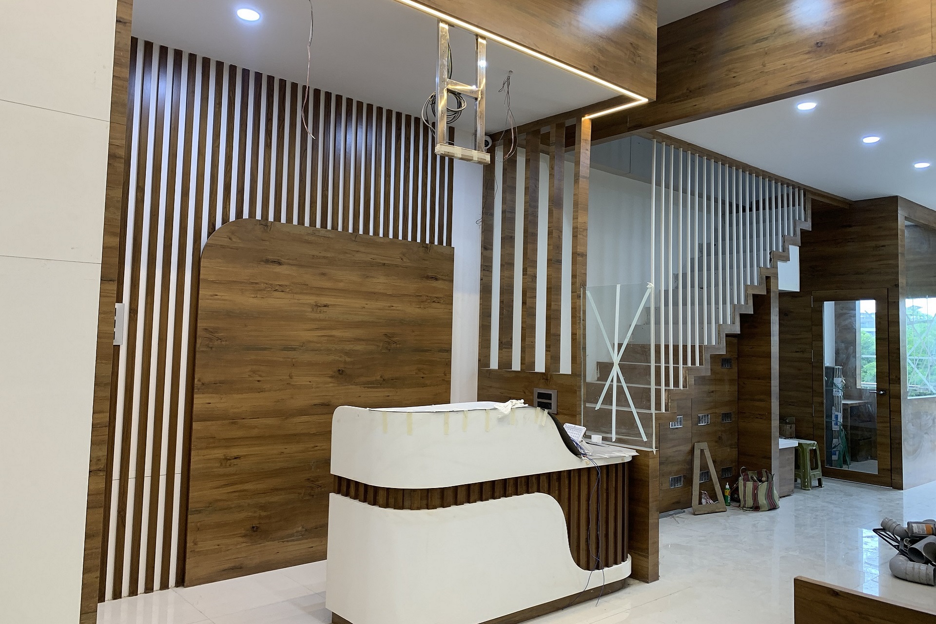 Custom Furniture & Decor